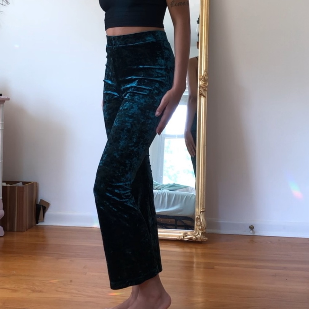 Crushed velvet cropped pants // UO
